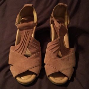 EUC Earth Pink Suede Sandals